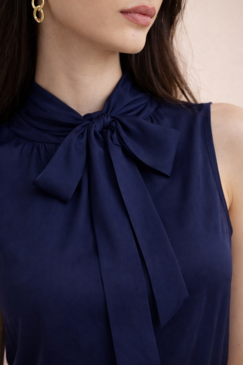 Noeiko Elegant Tie-Up Neck Sleeveless Top