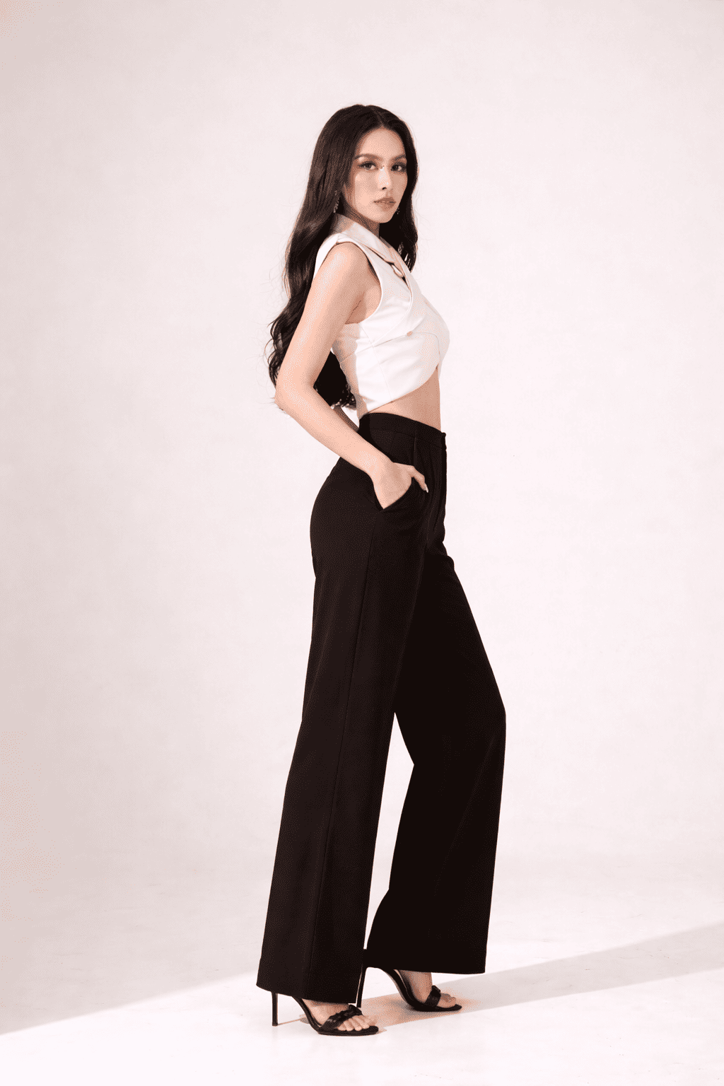 Noeiko Cross-Front Crop Top