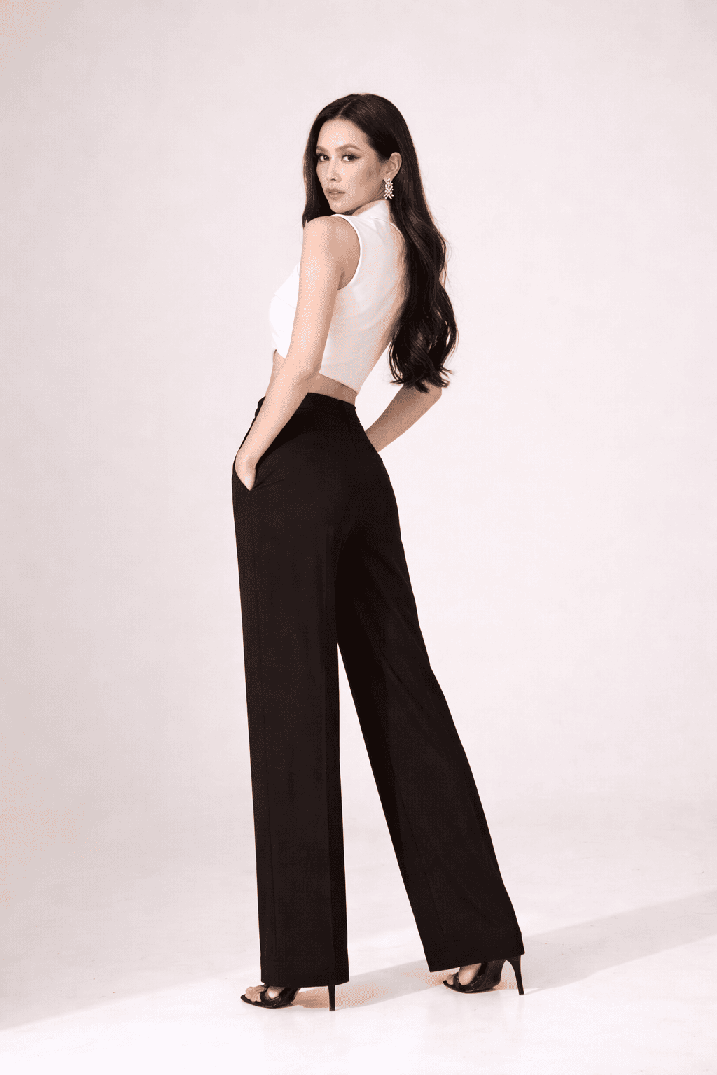 Noeiko Cross-Front Crop Top